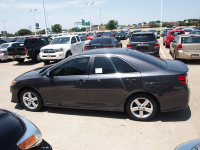 toyota camry 2012 gray sedan se gasoline 4 cylinders front wheel drive 6 speed automatic 76053