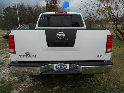 nissan titan 2012 white sv gasoline 8 cylinders 2 wheel drive automatic 75606
