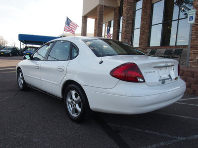 ford taurus 2002 white sedan se gasoline 6 cylinders front wheel drive automatic 80229