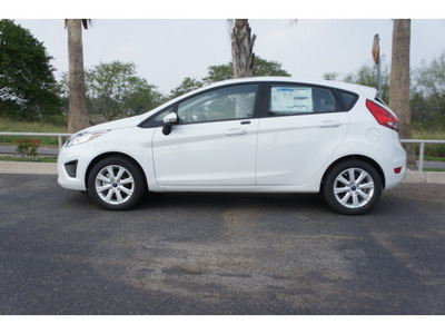 ford fiesta 2013 white hatchback se gasoline 4 cylinders front wheel drive automatic 78550