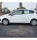 ford fiesta 2013 white hatchback se gasoline 4 cylinders front wheel drive automatic 78550