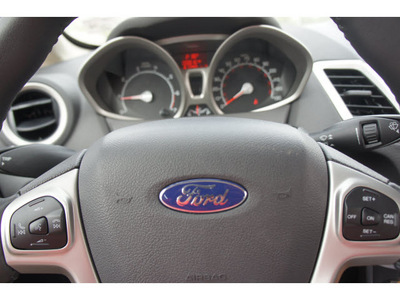 ford fiesta 2013 red sedan se gasoline 4 cylinders front wheel drive automatic 78550