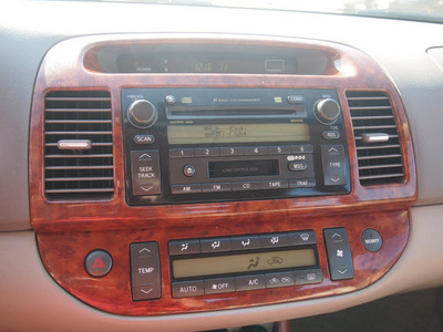 toyota camry 2004 tan sedan xle gasoline 4 cylinders front wheel drive automatic 76053