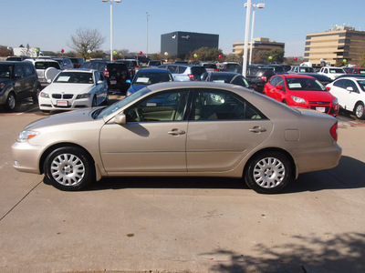 toyota camry 2004 tan sedan xle gasoline 4 cylinders front wheel drive automatic 76053