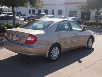 toyota camry 2004 tan sedan xle gasoline 4 cylinders front wheel drive automatic 76053
