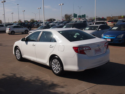 toyota camry 2012 white sedan le gasoline 4 cylinders front wheel drive automatic 76053