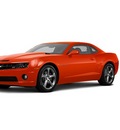 chevrolet camaro 2013 orange coupe gasoline 8 cylinders rear wheel drive 6 spd auto 6 mths onstar directions conn audio system with n 77090