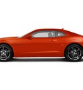 chevrolet camaro 2013 orange coupe gasoline 8 cylinders rear wheel drive 6 spd auto 6 mths onstar directions conn audio system with n 77090