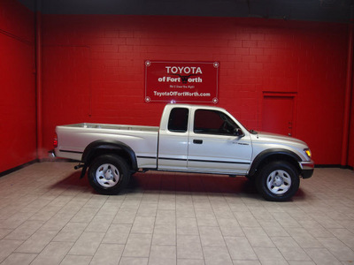 toyota tacoma 2004 silver v6 gasoline 6 cylinders 4 wheel drive 5 speed manual 76116