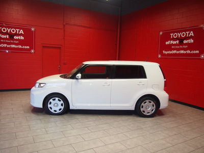 scion xb 2011 white wagon gasoline 4 cylinders front wheel drive automatic 76116