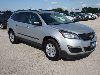 chevrolet traverse 2013 silver suv ls gasoline 6 cylinders front wheel drive 6 spd auto onstar, 6 months of directionslpo,all wthr rr car 77090