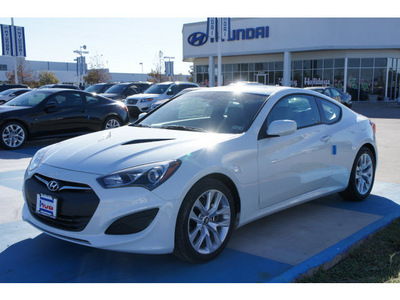 hyundai genesis coupe 2013 white satin pearl coupe 2 0t premium gasoline 4 cylinders rear wheel drive automatic 77094