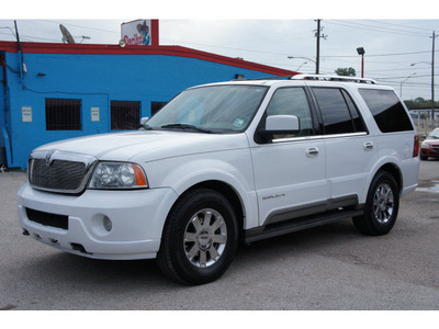 lincoln navigator 2004 white suv luxury gasoline 8 cylinders rear wheel drive automatic 77018