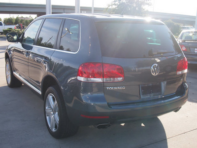 volkswagen touareg 2006 gray suv v8 gasoline 8 cylinders all whee drive shiftable automatic 77090