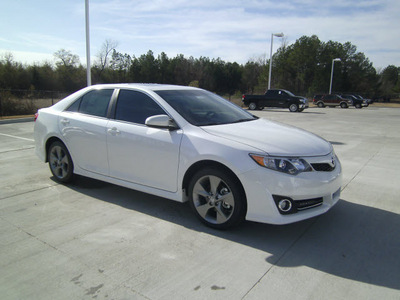 toyota camry 2012 white sedan se sport limited edition gasoline 4 cylinders front wheel drive automatic 75569