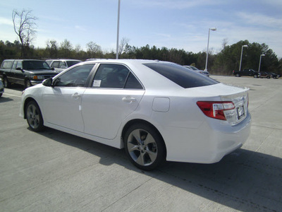 toyota camry 2012 white sedan se sport limited edition gasoline 4 cylinders front wheel drive automatic 75569