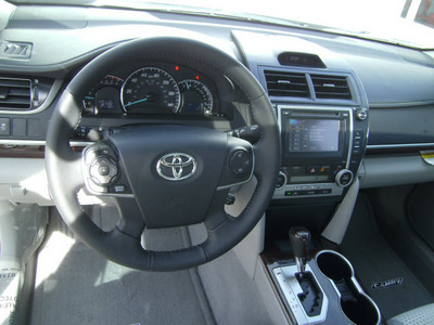toyota camry 2012 silver sedan xle gasoline 4 cylinders front wheel drive automatic 75569