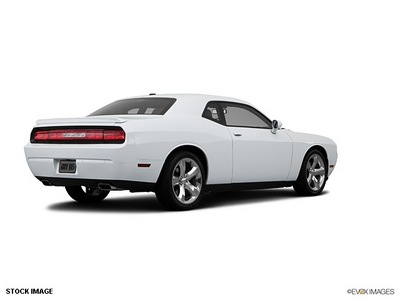 dodge challenger 2013 coupe gasoline 8 cylinders rear wheel drive automatic 77375