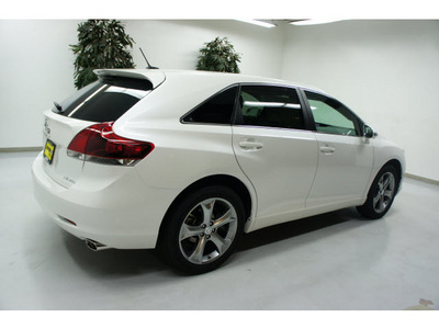toyota venza 2013 white le gasoline 6 cylinders all whee drive automatic 91731