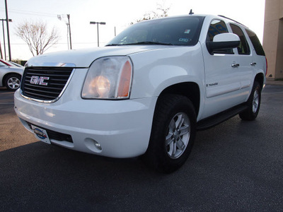 gmc yukon 2007 white suv slt flex fuel 8 cylinders rear wheel drive automatic 75075