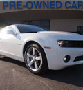 chevrolet camaro 2010 white coupe lt gasoline 6 cylinders rear wheel drive automatic 75075