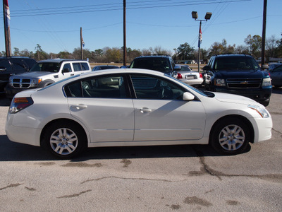 nissan altima 2012 white sedan 2 5 s gasoline 4 cylinders front wheel drive automatic 77532