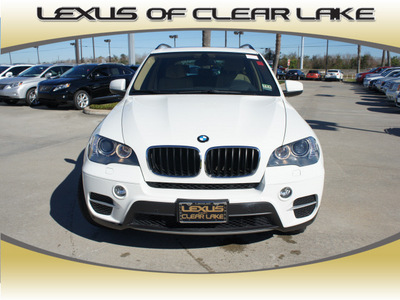 bmw x5 2011 white xdrive35i gasoline 6 cylinders all whee drive not specified 77546