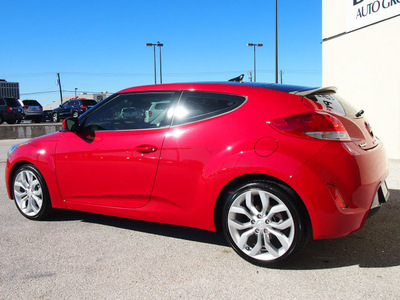 hyundai veloster 2012 red coupe gasoline 4 cylinders front wheel drive 6 speed manual 76011