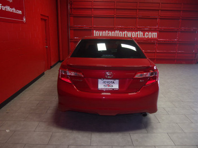 toyota camry 2012 red sedan se gasoline 4 cylinders front wheel drive automatic 76116