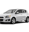 chevrolet sonic 2013 off white hatchback gasoline 4 cylinders front wheel drive 6 spd auto lpo,all wthr flr mats lpo,cargo net 77090