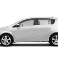 chevrolet sonic 2013 off white hatchback gasoline 4 cylinders front wheel drive 6 spd auto lpo,all wthr flr mats lpo,cargo net 77090