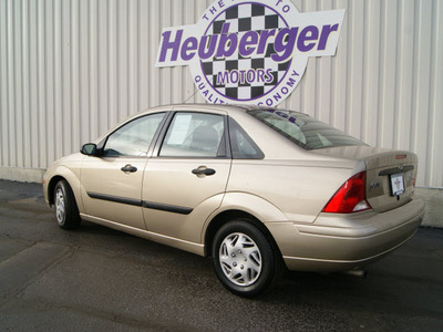 ford focus 2002 fort knox gold sedan lx gasoline 4 cylinders front wheel drive automatic 80905