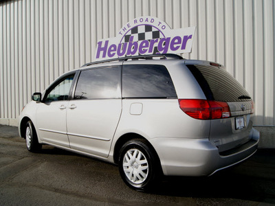 toyota sienna 2005 silver shadow van le 7 passenger gasoline 6 cylinders front wheel drive automatic 80905