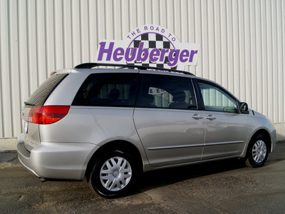 toyota sienna 2005 silver shadow van le 7 passenger gasoline 6 cylinders front wheel drive automatic 80905