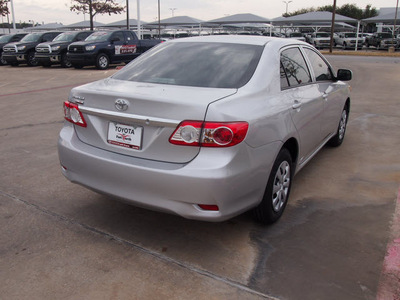 toyota corolla 2013 silver sedan l gasoline 4 cylinders front wheel drive automatic 76116