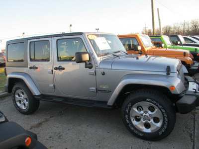 jeep wrangler unlimited 2013 silver suv sahara 6 cylinders manual 62863