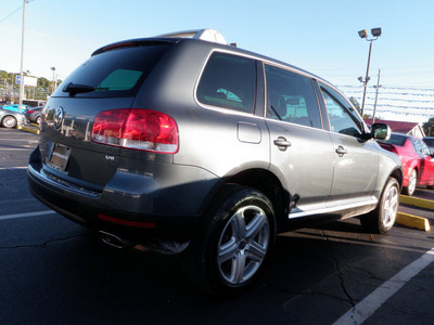 volkswagen touareg 2004 gray suv v8 gasoline 8 cylinders all whee drive automatic 32401