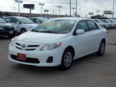 toyota corolla 2011 white sedan le gasoline 4 cylinders front wheel drive automatic 77074