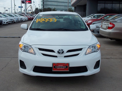 toyota corolla 2011 white sedan le gasoline 4 cylinders front wheel drive automatic 77074