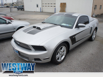 ford mustang 2010 gray coupe v6 gasoline 6 cylinders rear wheel drive automatic 75062