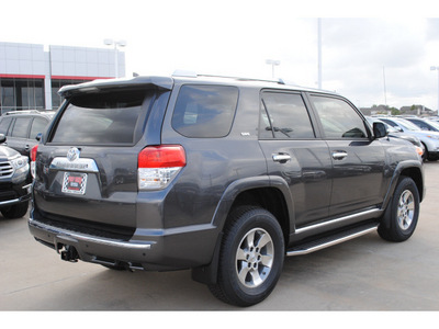 toyota 4runner 2013 gray suv sr5 gasoline 6 cylinders 4 wheel drive automatic 77469