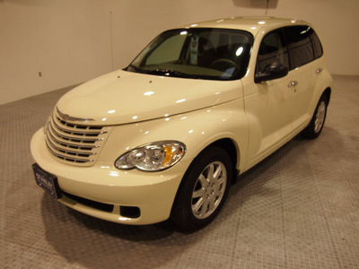 chrysler pt cruiser 2007 white wagon touring gasoline 4 cylinders front wheel drive automatic 75219