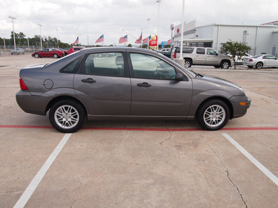 ford focus 2006 dk  gray sedan zx4 se gasoline 4 cylinders front wheel drive automatic 77375