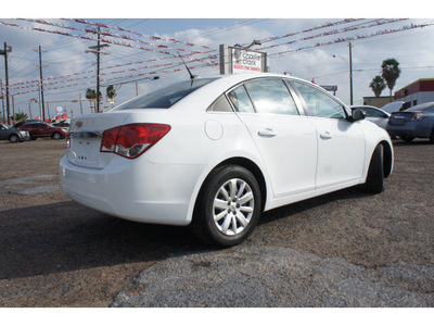 chevrolet cruze 2011 white sedan ls gasoline 4 cylinders front wheel drive automatic 78520