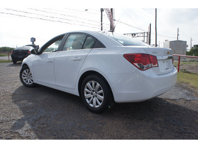 chevrolet cruze 2011 white sedan ls gasoline 4 cylinders front wheel drive automatic 78520