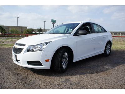 chevrolet cruze 2011 white sedan ls gasoline 4 cylinders front wheel drive automatic 78520