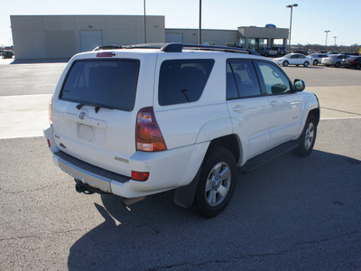 toyota 4runner 2004 white suv sr5 gasoline 8 cylinders 4 wheel drive automatic 75119