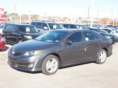 toyota camry 2012 gray sedan se gasoline 4 cylinders front wheel drive automatic 76116