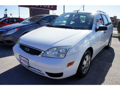 ford focus 2005 white wagon zxw se gasoline 4 cylinders front wheel drive automatic 78748
