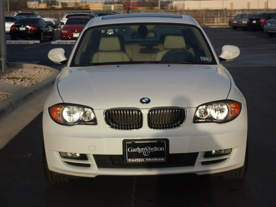 bmw 1 series 2010 white coupe 128i gasoline 6 cylinders rear wheel drive automatic with overdrive 77802